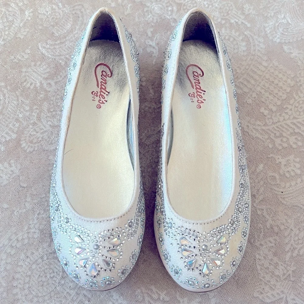 Never Worn Candie’s Girl Bejeweled Rounded Toe Formal Slip On Flats Beaded Gems